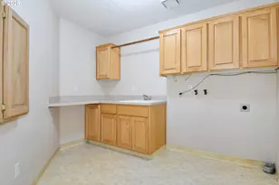 2848 NE Kelly Pl, Gresham, OR 97030 - Photo 27