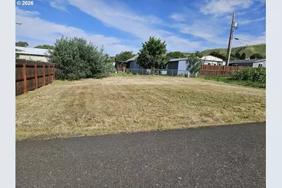 0 E 12th St #3, The Dalles, OR 97058 - Photo 1