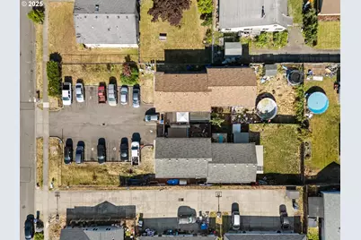 1180 R St, Springfield, OR 97477 - Photo 5