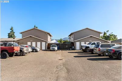 1180 R St, Springfield, OR 97477 - Photo 3