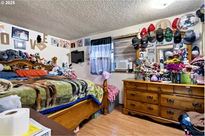 1180 R St, Springfield, OR 97477 - Photo 11