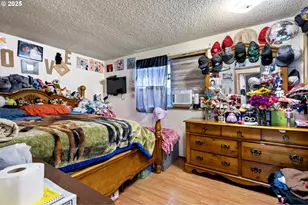 1180 R St, Springfield, OR 97477 - Photo 11