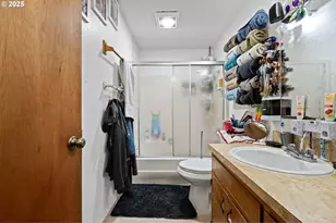 1180 R St, Springfield, OR 97477 - Photo 15