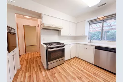 10235 NE Thompson St, Portland, OR 97220 - Photo 15