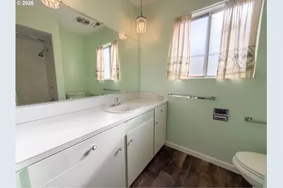 10235 NE Thompson St, Portland, OR 97220 - Photo 7