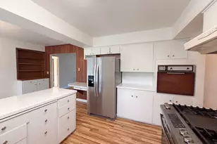 10235 NE Thompson St, Portland, OR 97220 - Photo 17