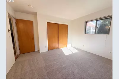 10235 NE Thompson St, Portland, OR 97220 - Photo 5