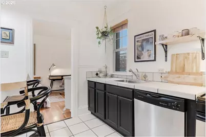 2109 NW Irving St #208, Portland, OR 97210 - Photo 5