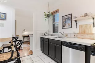 2109 NW Irving St, Portland, OR 97210 - Photo 5