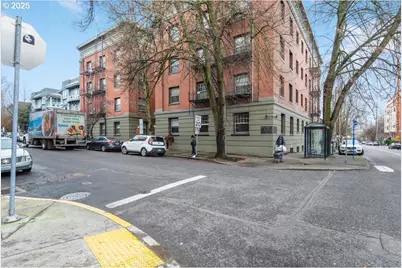 2109 NW Irving St #208, Portland, OR 97210 - Photo 7