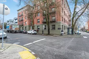 2109 NW Irving St, Portland, OR 97210 - Photo 7