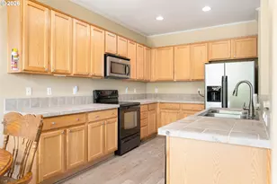 22908 NE Chinook St, Troutdale, OR 97060 - Photo 9