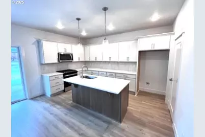 437 NW Freeman Ave, Hillsboro, OR 97124 - Photo 5