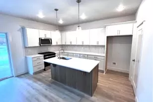 437 NW Freeman Ave, Hillsboro, OR 97124 - Photo 5