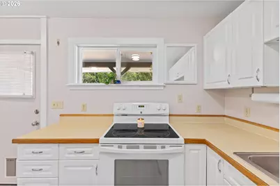 1655 N Juniper St, Coquille, OR 97423 - Photo 9