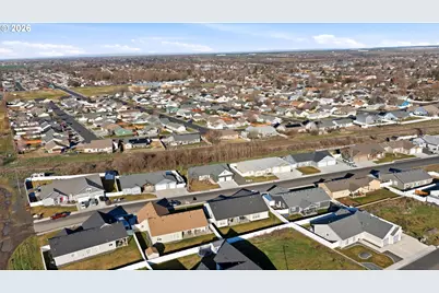 593 SW Cottonwood Dr, Hermiston, OR 97838 - Photo 39