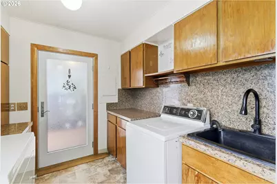 550 N Tomahawk Island Dr., Portland, OR 97217 - Photo 5