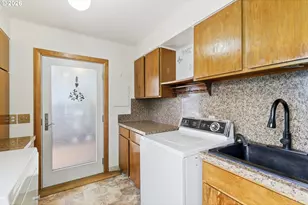 550 N Tomahawk Island Dr, Portland, OR 97217 - Photo 5