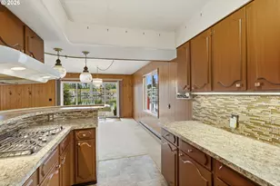 550 N Tomahawk Island Dr, Portland, OR 97217 - Photo 13