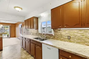 550 N Tomahawk Island Dr, Portland, OR 97217 - Photo 9