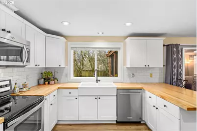 11015 SW 65th Ave, Portland, OR 97219 - Photo 17