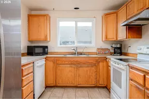 8448 SE 89th Ave, Portland, OR 97266 - Photo 9