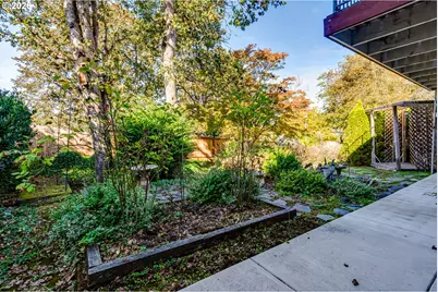 670 Woodcrest Dr, Springfield, OR 97477 - Photo 23