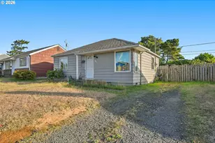 941 Pacific Ave, Coos Bay, OR 97420 - Photo 3