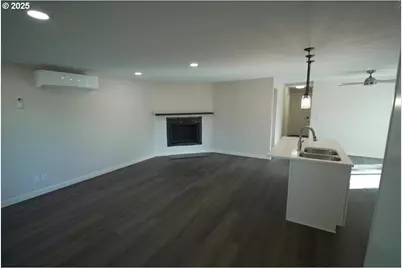 2419 SE Ermine St, Albany, OR 97322 - Photo 3