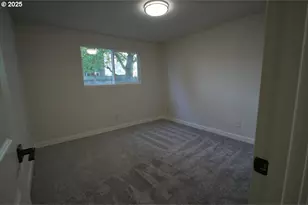 2419 SE Ermine St, Albany, OR 97322 - Photo 9