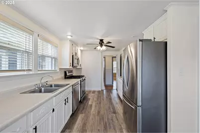 1115 S 6th St, Cottage Grove, OR 97424 - Photo 9