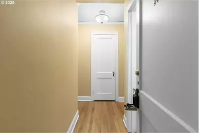 709 SW 16th Ave, Portland, OR 97205 - Photo 3