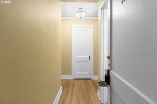 709 SW 16th Ave, Portland, OR 97205 - Photo 3