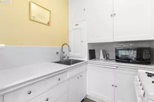 709 SW 16th Ave, Portland, OR 97205 - Photo 25