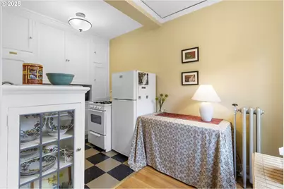 709 SW 16th Ave, Portland, OR 97205 - Photo 21