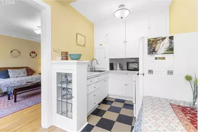 709 SW 16th Ave, Portland, OR 97205 - Photo 23