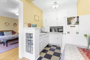 709 SW 16th Ave, Portland, OR 97205 - Photo 23