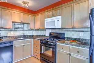 1205 SW Cardinell Dr, Portland, OR 97201 - Photo 11