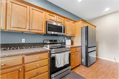 355 NE Saint Jean Pl, Hillsboro, OR 97124 - Photo 17
