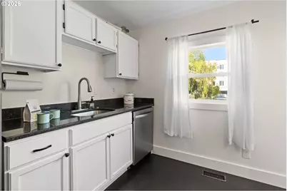 510 E 16th St, Vancouver, WA 98663 - Photo 15