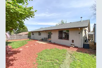 5021 Daniel St S, Salem, OR 97306 - Photo 13