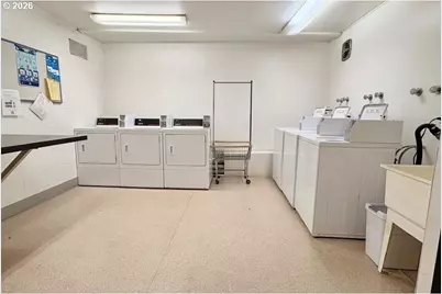 2020 SW Main St #402, Portland, OR 97205 - Photo 19