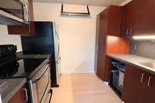 2020 SW Main St, Portland, OR 97205 - Photo 5
