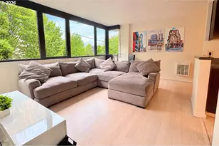 2020 SW Main St, Portland, OR 97205 - Photo 3