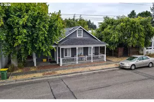 239 Maple St, Florence, OR 97439 - Photo 5