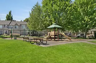 16985 NW Shadow Hills Ln, Beaverton, OR 97006 - Photo 31