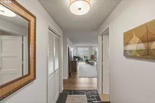 290 N 3rd Ct, Coos Bay, OR 97420 - Photo 3