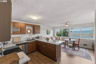 290 N 3rd Ct, Coos Bay, OR 97420 - Photo 13