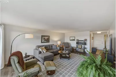 290 N 3rd Ct, Coos Bay, OR 97420 - Photo 7