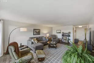 290 N 3rd Ct, Coos Bay, OR 97420 - Photo 7